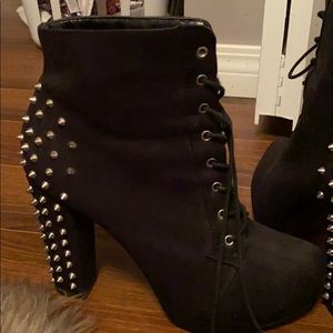 Black spring boots
